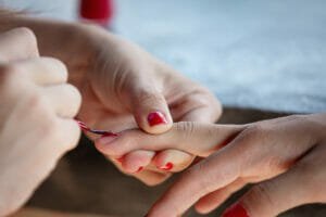 cómo quitarte las uñas acrílicas